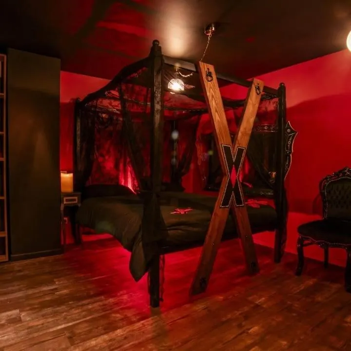 Love Room Spa Jacuzzi Sauna Et Donjon - Taniere De-Plaisirs Villefranche-sur-Saone